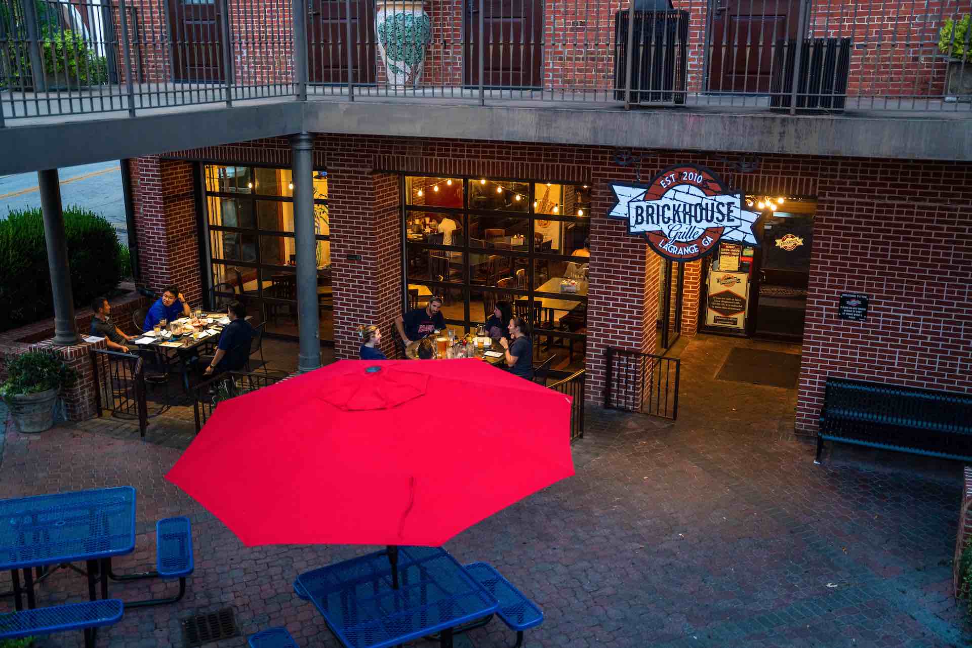 Brickhouse-Grille-Outdoor-Dining