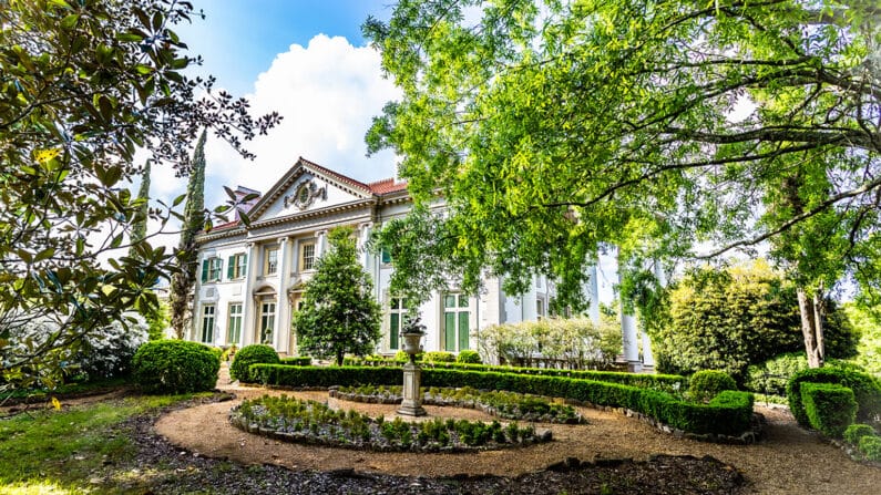 Visit-LaGrange-Hills-and-Dales-House-Garden