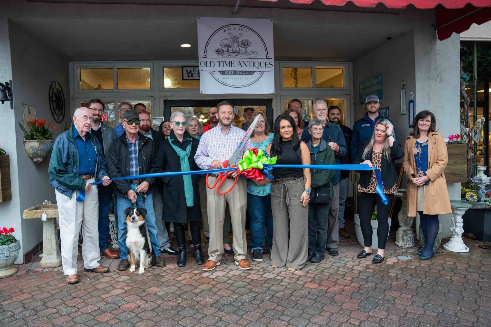 old-time-antiques-visit-lagrange-ribbon-cutting