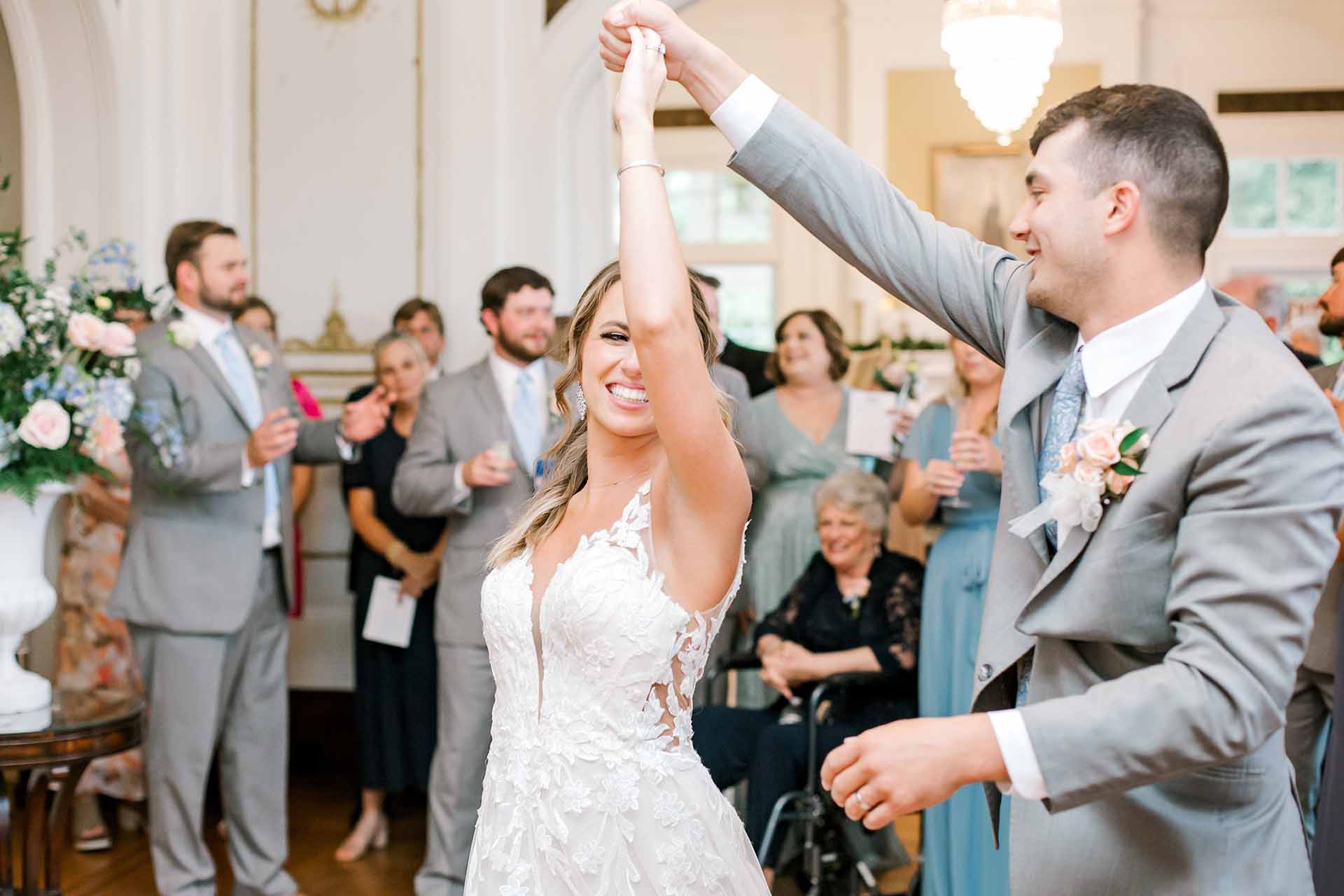 A couple dancing at their wedding, hosted at Truitt Vanderbilt Club.